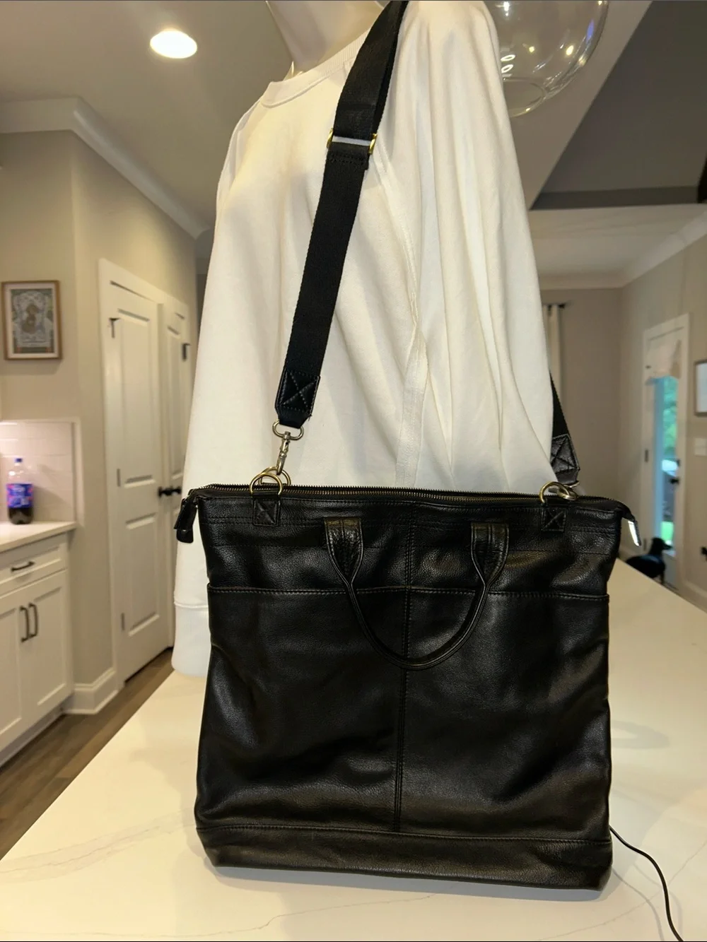 Roxbury Black Leather computer Tote Bag with Detachable Strap great condition